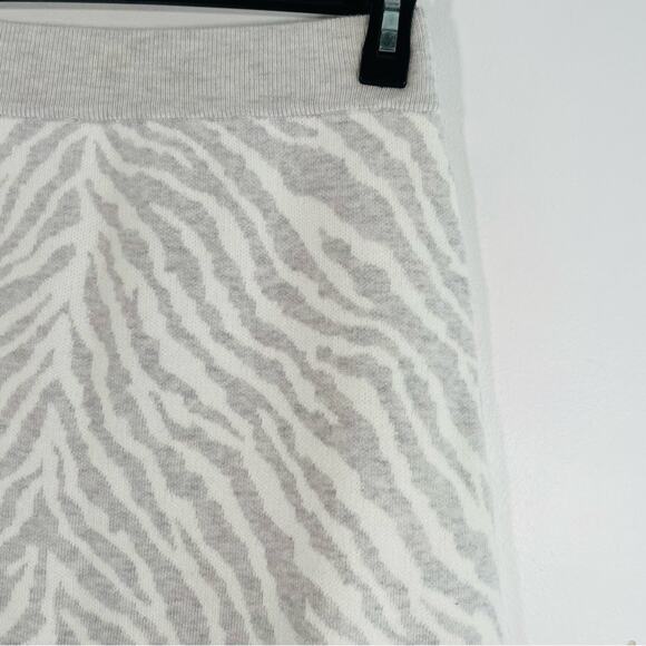 NWT Anthropologie Dolan White Gray Zebra Sweater Knit Ruffle Skirt XS New - Picture 12 of 15